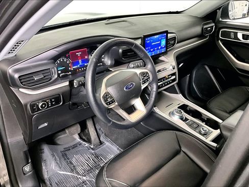 Used 2023 Ford Explorer XLT w/ Equipment Group 202A image 13