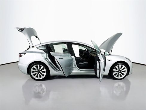 Used 2018 Tesla Model 3 Long Range image 33