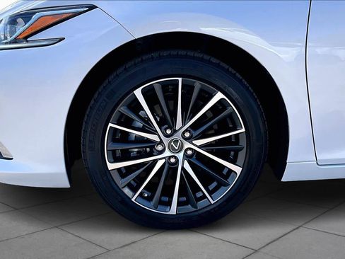 Used 2024 Lexus ES 350 w/ Premium Package image 11