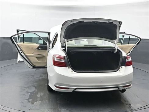 Used 2017 Honda Accord EX image 49