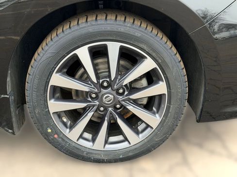 Used 2016 Nissan Altima 2.5 SL w/ Moonroof Package image 10