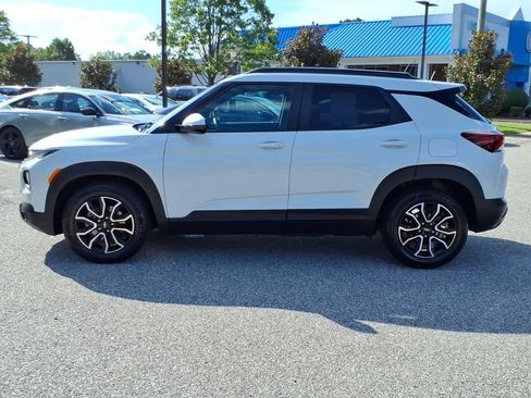 Used 2023 Chevrolet TrailBlazer ACTIV w/ Sun and Liftgate Package FWD image 6