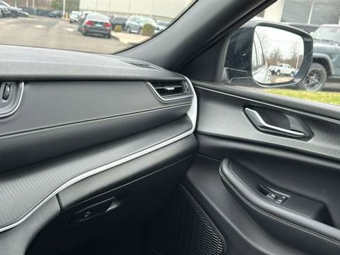 Used 2023 Jeep Grand Cherokee L Laredo image 20