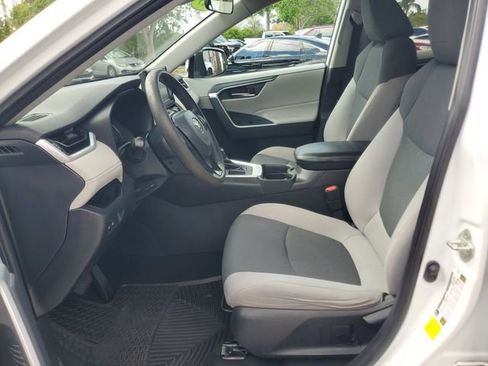 Used 2019 Toyota RAV4 XLE FWD image 14