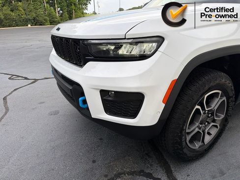 Certified 2022 Jeep Grand Cherokee Trailhawk w/ Advanced Protech Group II AWD/4WD image 18