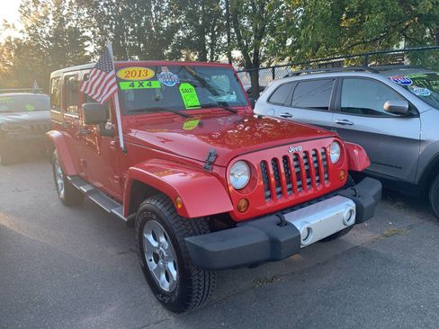 Used 2013 Jeep Wrangler Unlimited Sahara w/ Connectivity Group image 17