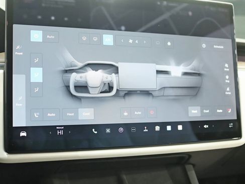 Used 2022 Tesla Model X image 17