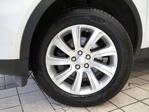 Used 2018 Land Rover Discovery Sport SE image 47