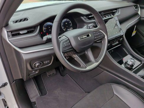 New 2025 Jeep Grand Cherokee L Altitude image 14