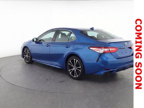 Used 2019 Toyota Camry SE image 4