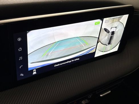 Certified 2025 Nissan Kicks SR FWD image 36