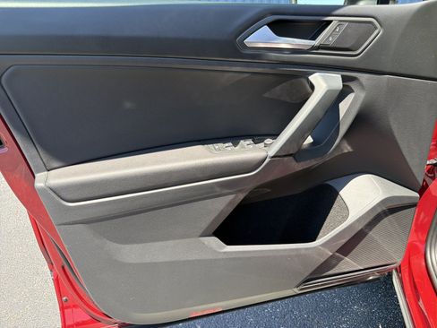 Used 2019 Volkswagen Tiguan SE FWD image 10