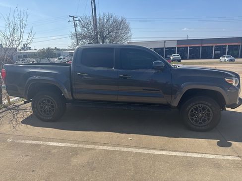 Used 2018 Toyota Tacoma SR5 image 4