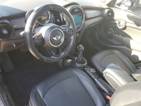 Used 2017 MINI Cooper 4-Door Hardtop image 14