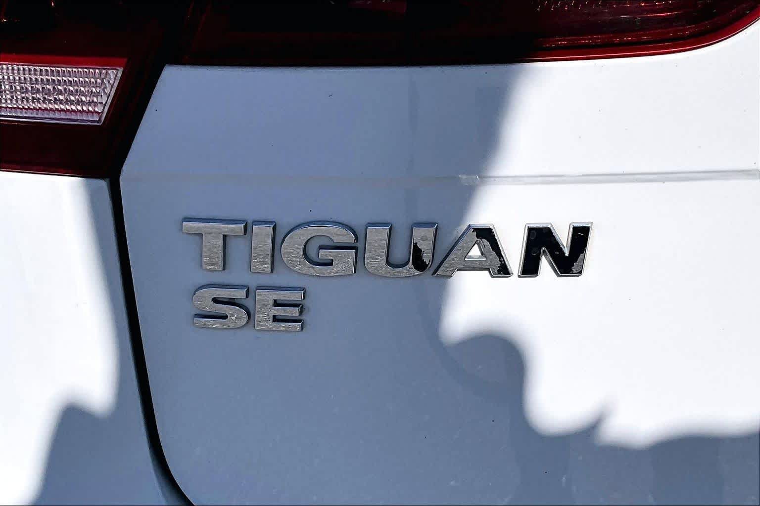 Used 2021 Volkswagen Tiguan SE w/ Panoramic Sunroof Package FWD image 10