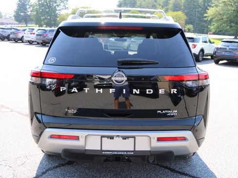Used 2025 Nissan Pathfinder Platinum AWD/4WD image 4