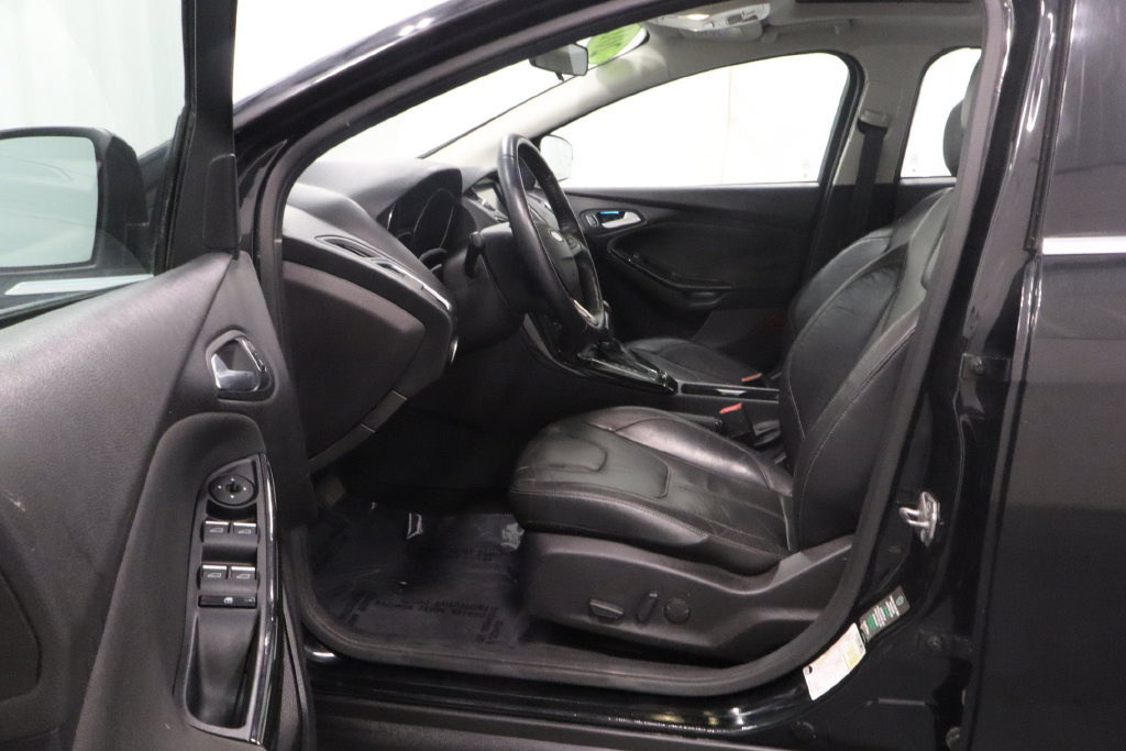 Used 2015 Ford Focus Titanium FWD image 9
