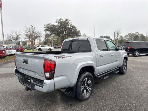 Used 2019 Toyota Tacoma TRD Sport image 3