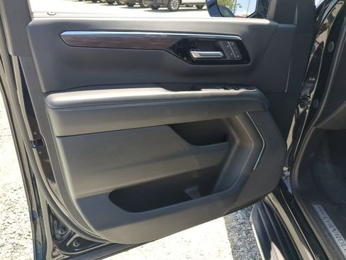 Used 2025 Chevrolet Tahoe LT RWD image 14