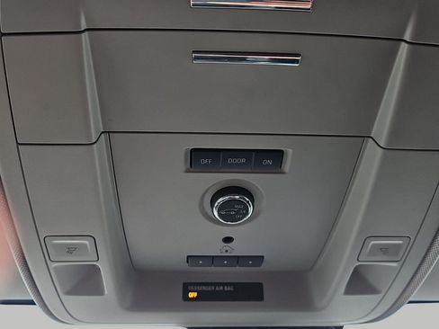 Used 2018 Chevrolet Suburban LT AWD/4WD image 29