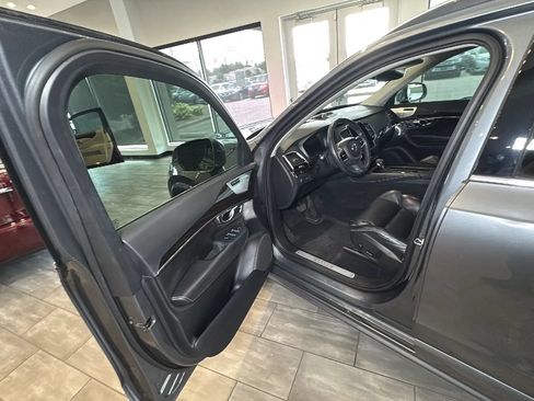 Used 2017 Volvo XC90 T6 Momentum w/ Vision Package AWD/4WD image 18