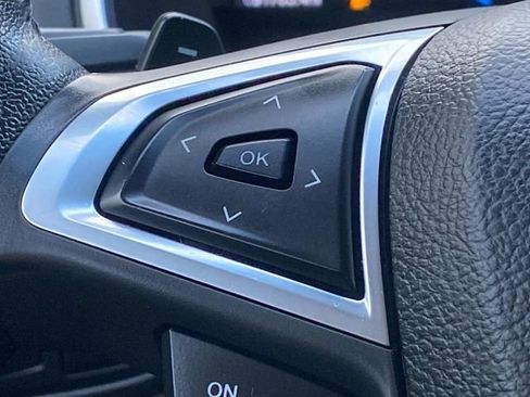 Used 2018 Ford Edge Titanium image 19