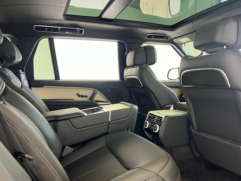 Used 2024 Land Rover Range Rover SV AWD/4WD image 26
