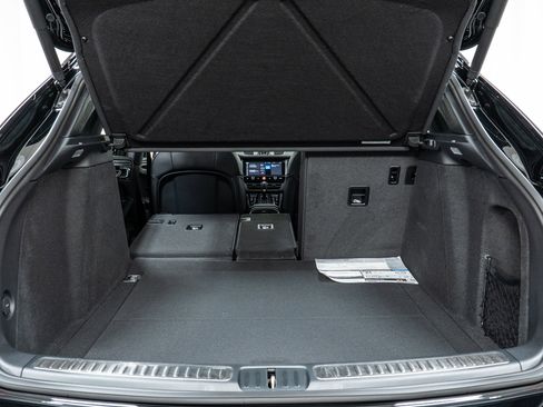 Used 2025 Porsche Macan image 13