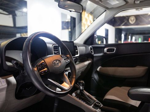 Used 2023 Hyundai Venue SEL FWD image 10