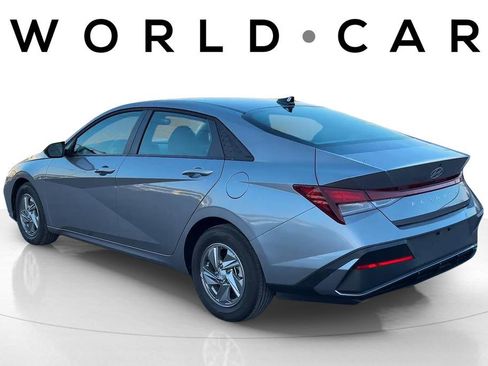 Certified 2025 Hyundai Elantra SE image 5