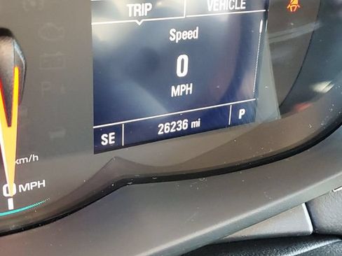 Used 2022 Chevrolet Trax LT w/ LT Convenience Package AWD/4WD image 10