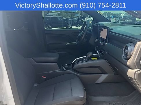 Used 2023 Chevrolet Colorado Trail Boss w/ Technology Package AWD/4WD image 28