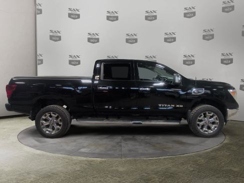 Used 2018 Nissan Titan SL w/ Chrome Package AWD/4WD image 6