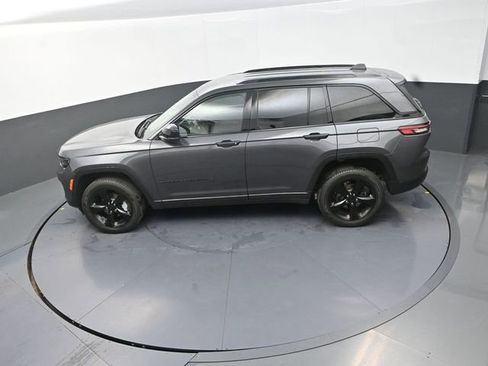 Used 2025 Jeep Grand Cherokee Limited w/ Black Appearance Package AWD/4WD image 27