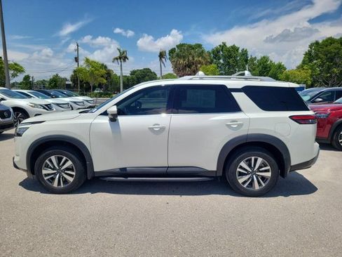 Certified 2024 Nissan Pathfinder SL FWD image 3