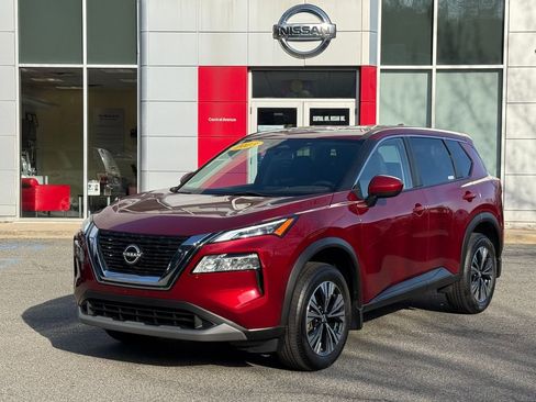 Used 2023 Nissan Rogue SV image 1