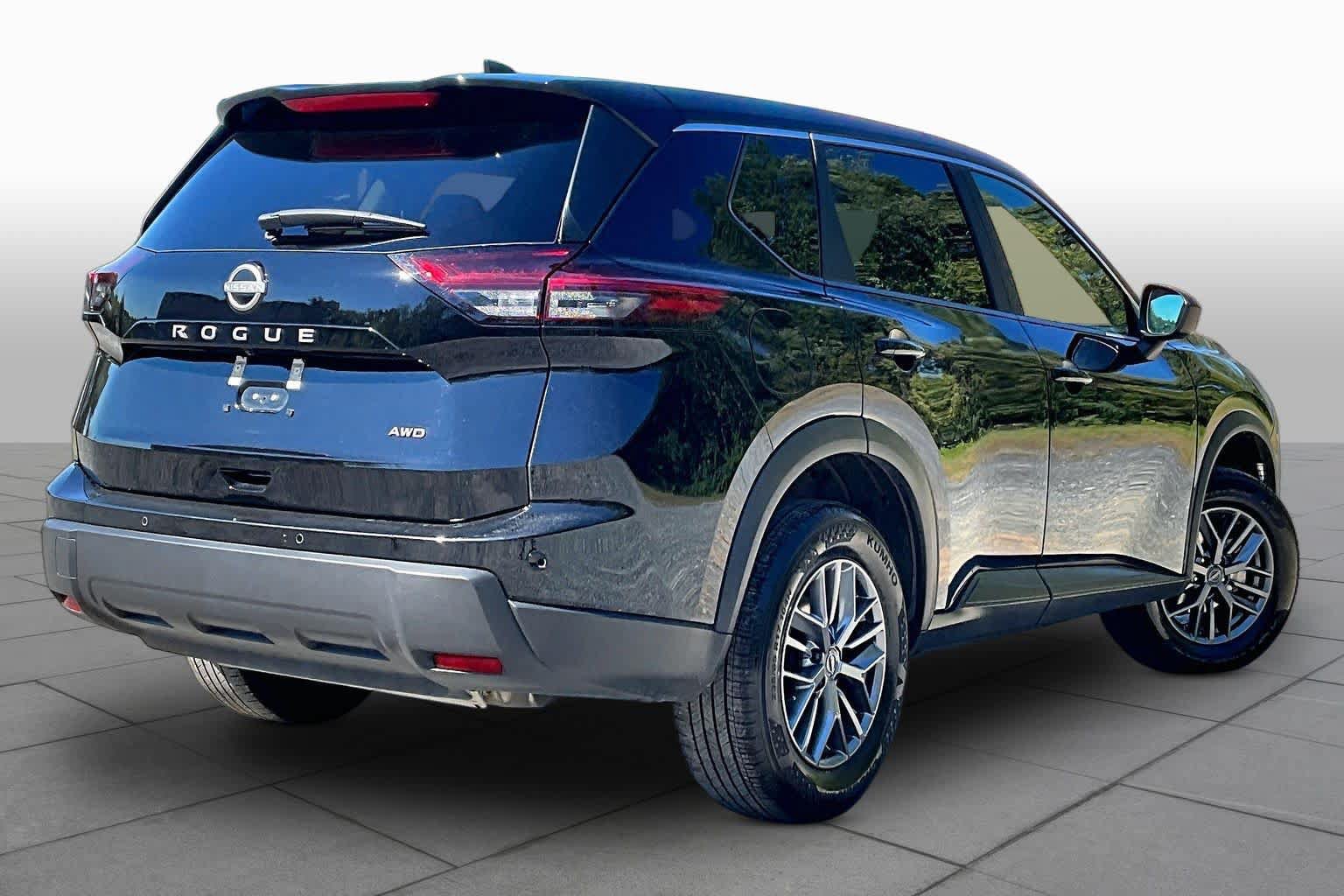 Used 2026 Nissan Rogue SV AWD/4WD image 13