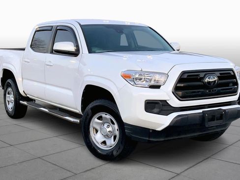 Used 2018 Toyota Tacoma SR image 2