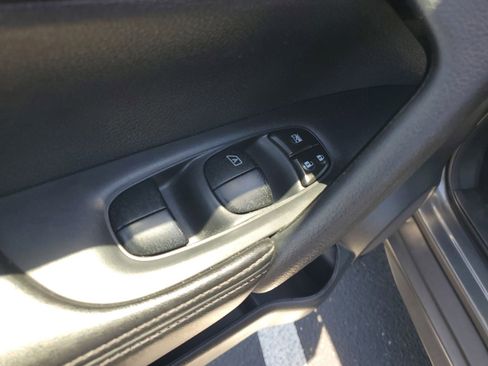 Used 2019 Nissan Rogue SV w/ Premium Package AWD/4WD image 9