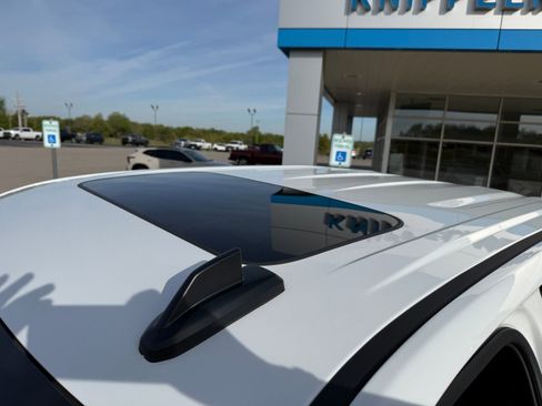 Used 2025 Chevrolet Silverado 1500 ZR2 w/ Technology Package image 9