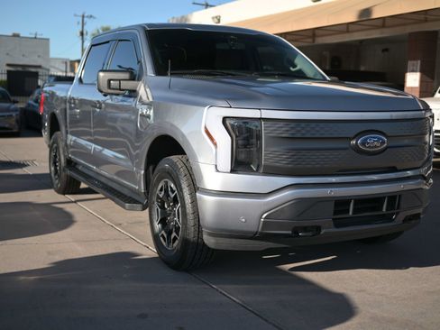 Used 2023 Ford F150 Lightning XLT AWD/4WD image 4