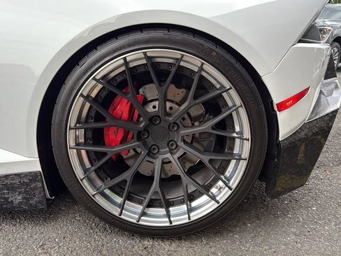 Used 2017 Lamborghini Huracan LP 580-2 RWD image 10