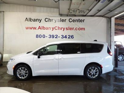 Certified 2024 Chrysler Pacifica Touring-L