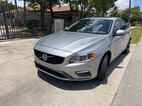 Used 2017 Volvo S60 T5 Dynamic FWD image 5