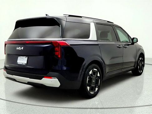 Used 2025 Kia Carnival EX FWD image 5