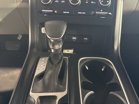 Used 2022 Kia Carnival LX image 35