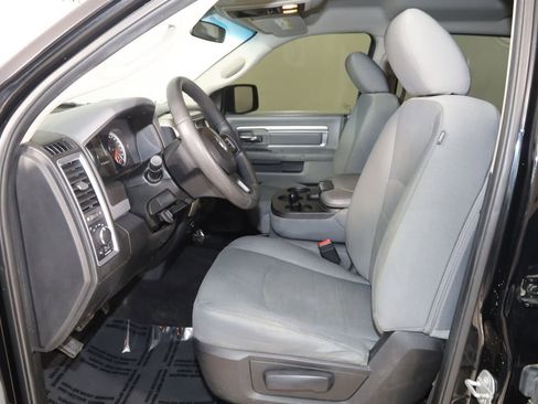 Used 2018 RAM 1500 Classic SLT image 9