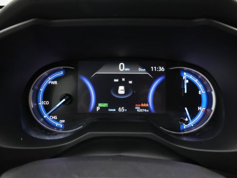 Used 2025 Toyota RAV4 LE AWD/4WD image 9