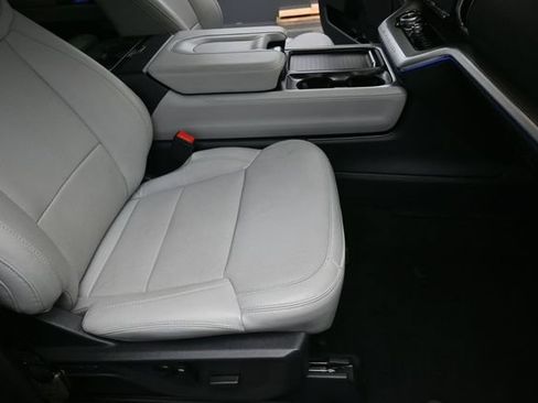 Used 2025 Ford Expedition Max Platinum w/ Driver's Package AWD/4WD image 28