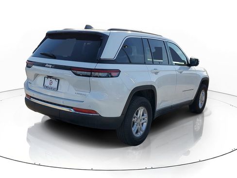 Used 2024 Jeep Grand Cherokee Laredo w/ Luxury Tech Group I AWD/4WD image 4